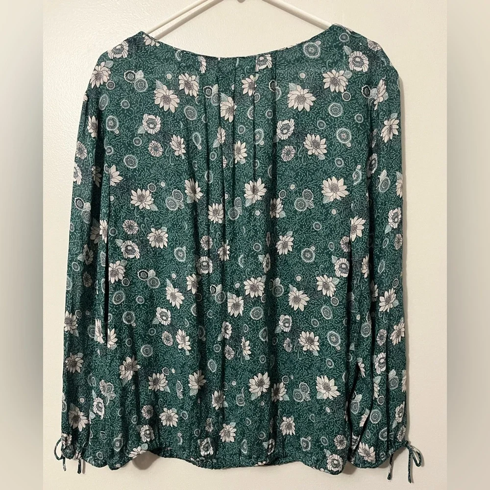 Lucky Brand Green Floral Peasant Top with Delicate Round Buttons - Picture 3 of 7